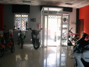 Historia Motos Gamarro - Interior antigua instalaciones